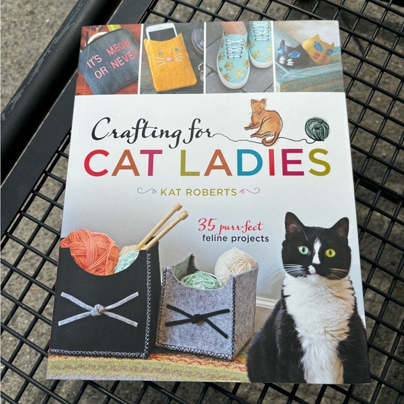 Crafting For Cat Ladies Soft Cover Book by Kat Robert’s - Picture 1 of 1